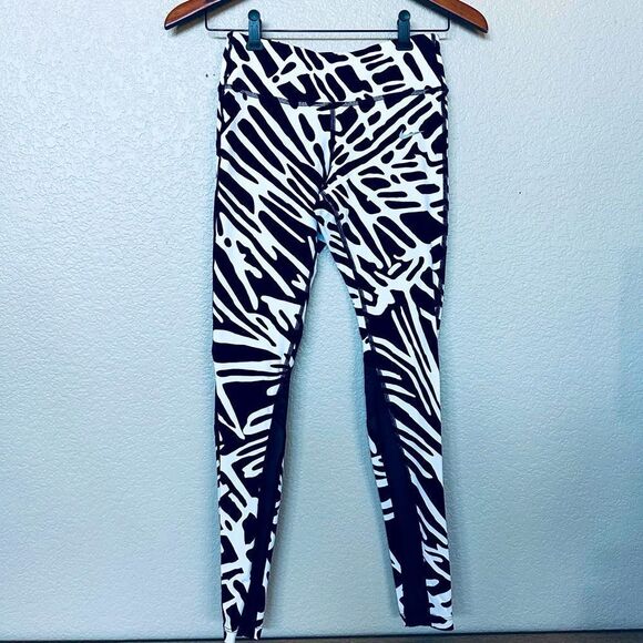 Nike Dri-Fit Running Blacl White Zebra Stripe Leggings XS - Picture 1 of 3